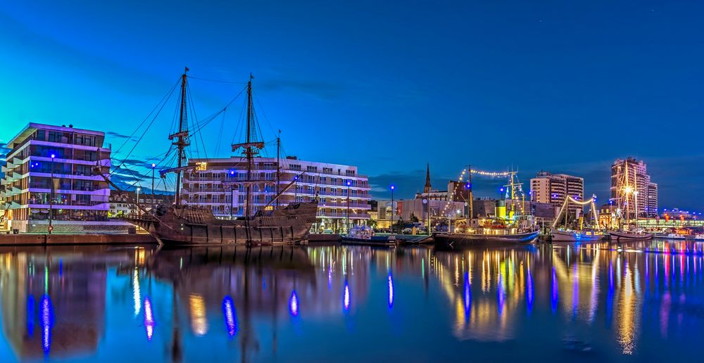 Hafenstimmung im Neuen Hafen  am Sonntag um 3 00 Uhr Foto 