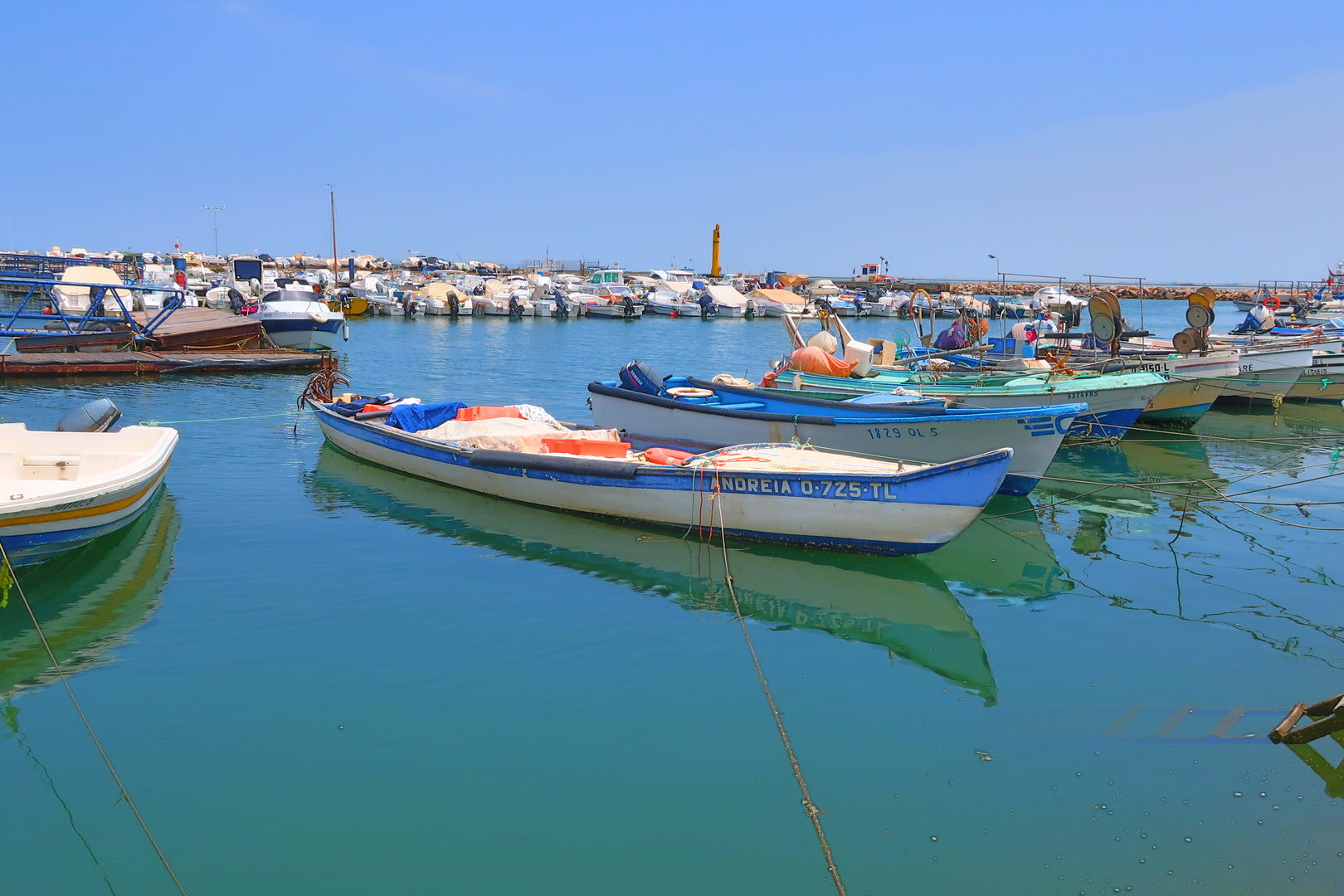 Hafenszene: Fischerboote in Olhão 