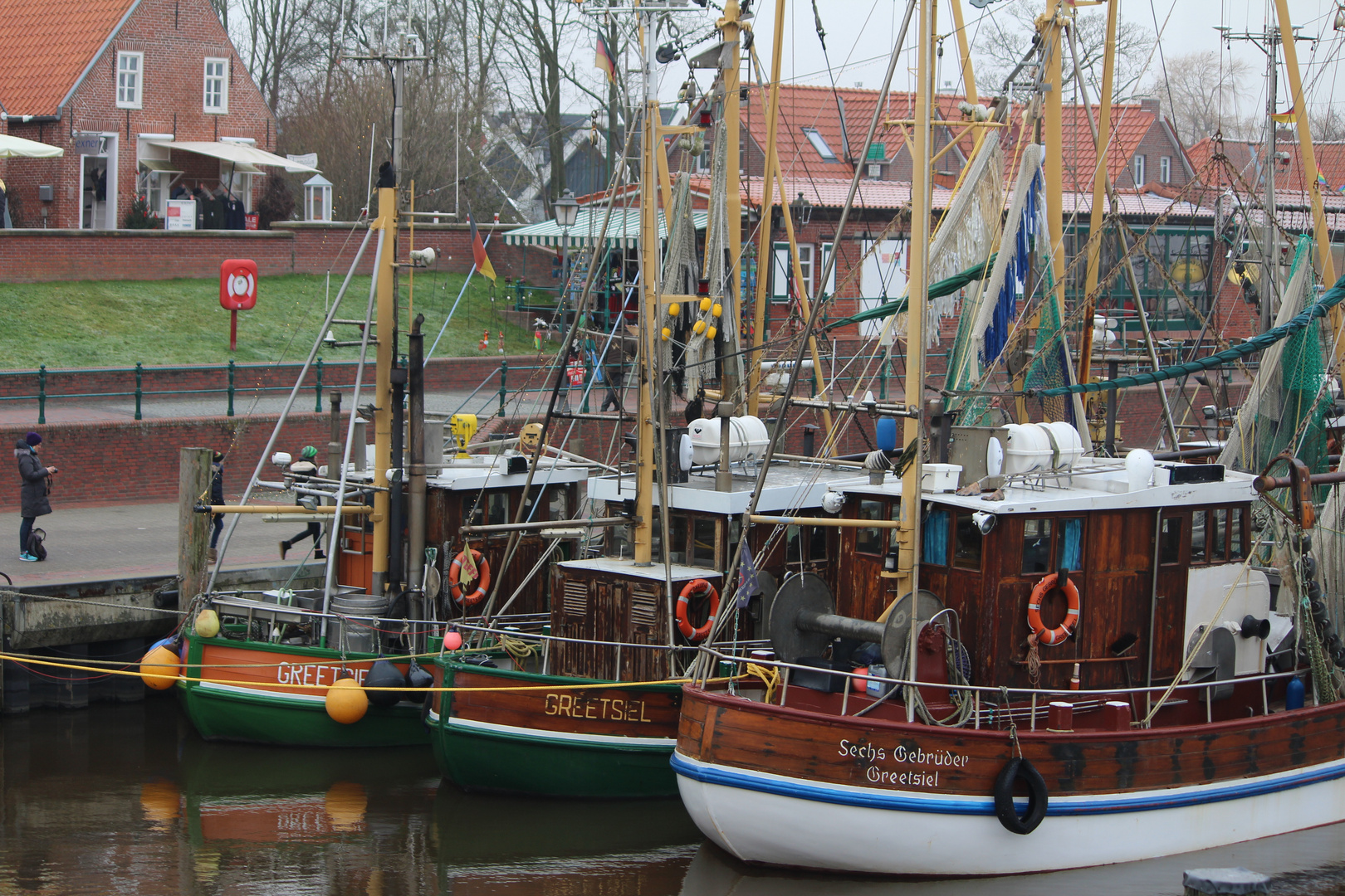 Hafenszene Greetsiel.....