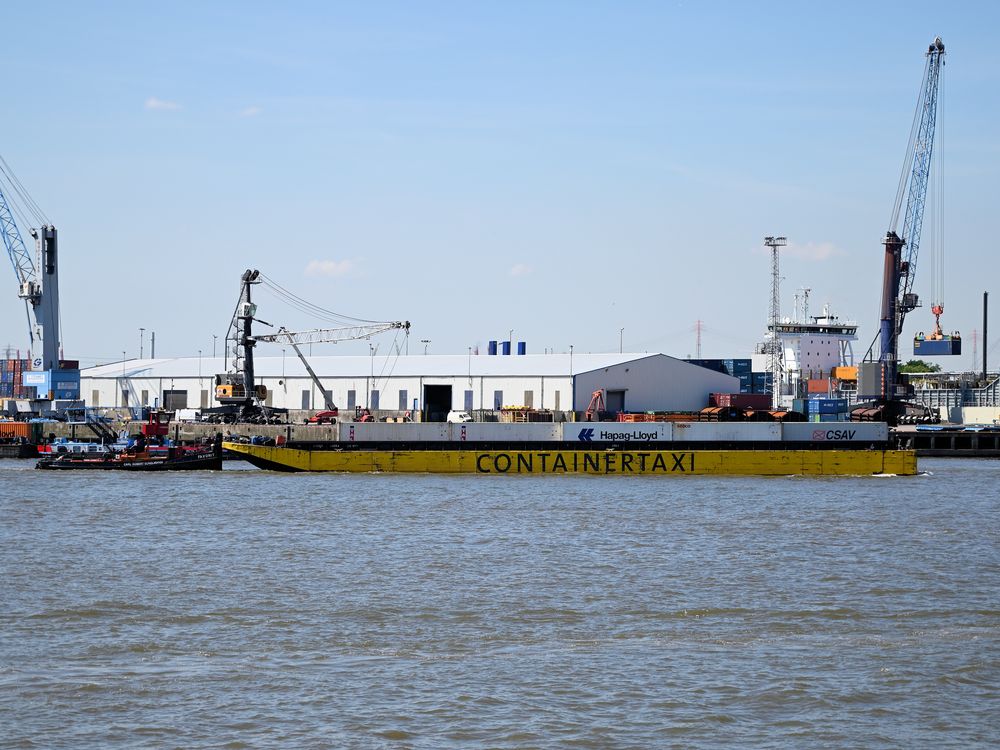 Hafentaxi für Container 