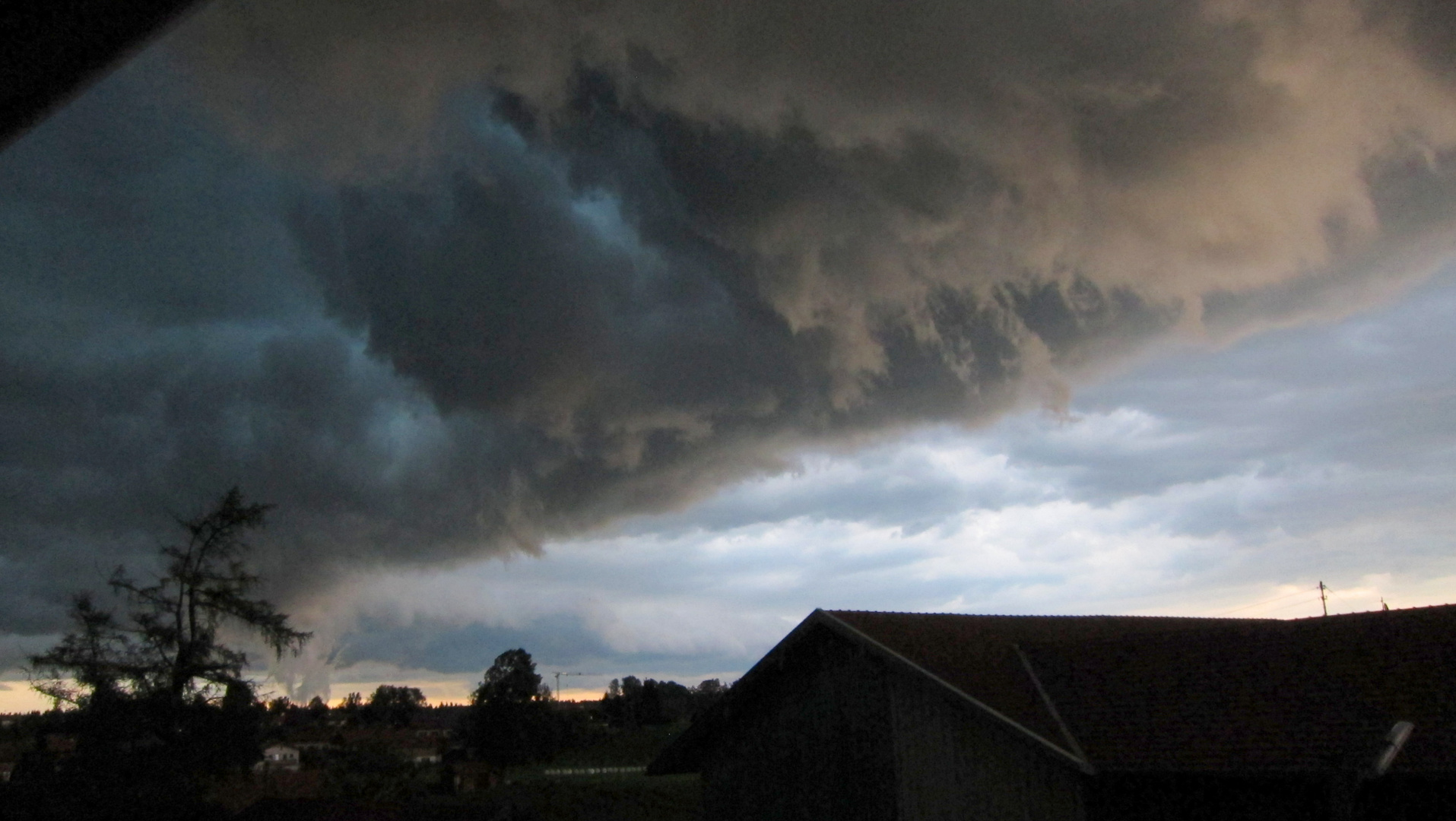 ..Hagelwolken über Bad Tölz