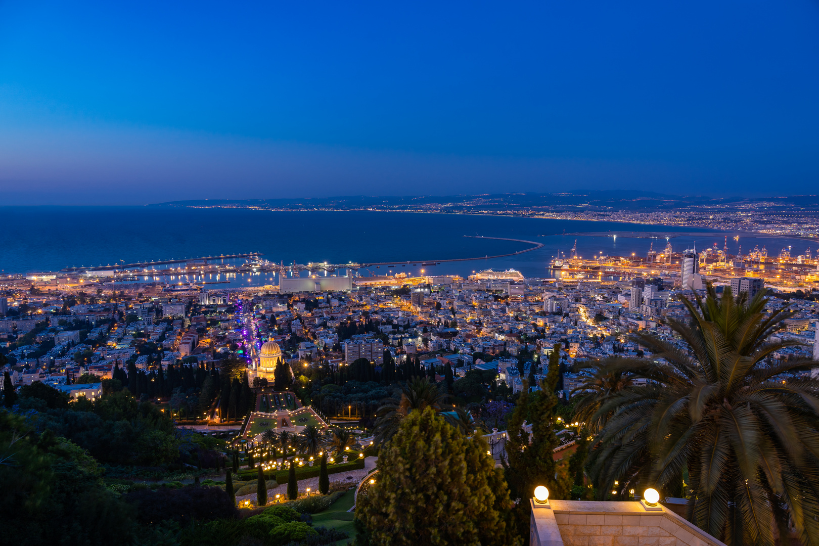 Haifa bei Nacht