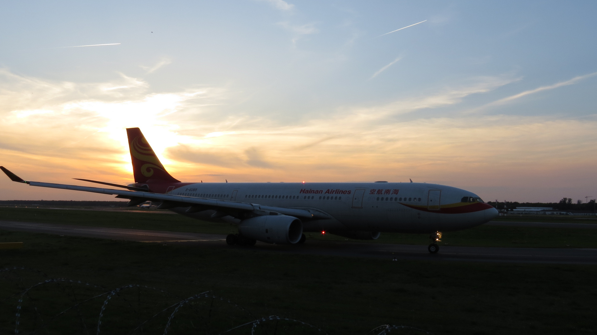 Hainan Airlines A330-200 am Abend [Berlin-Tegel]