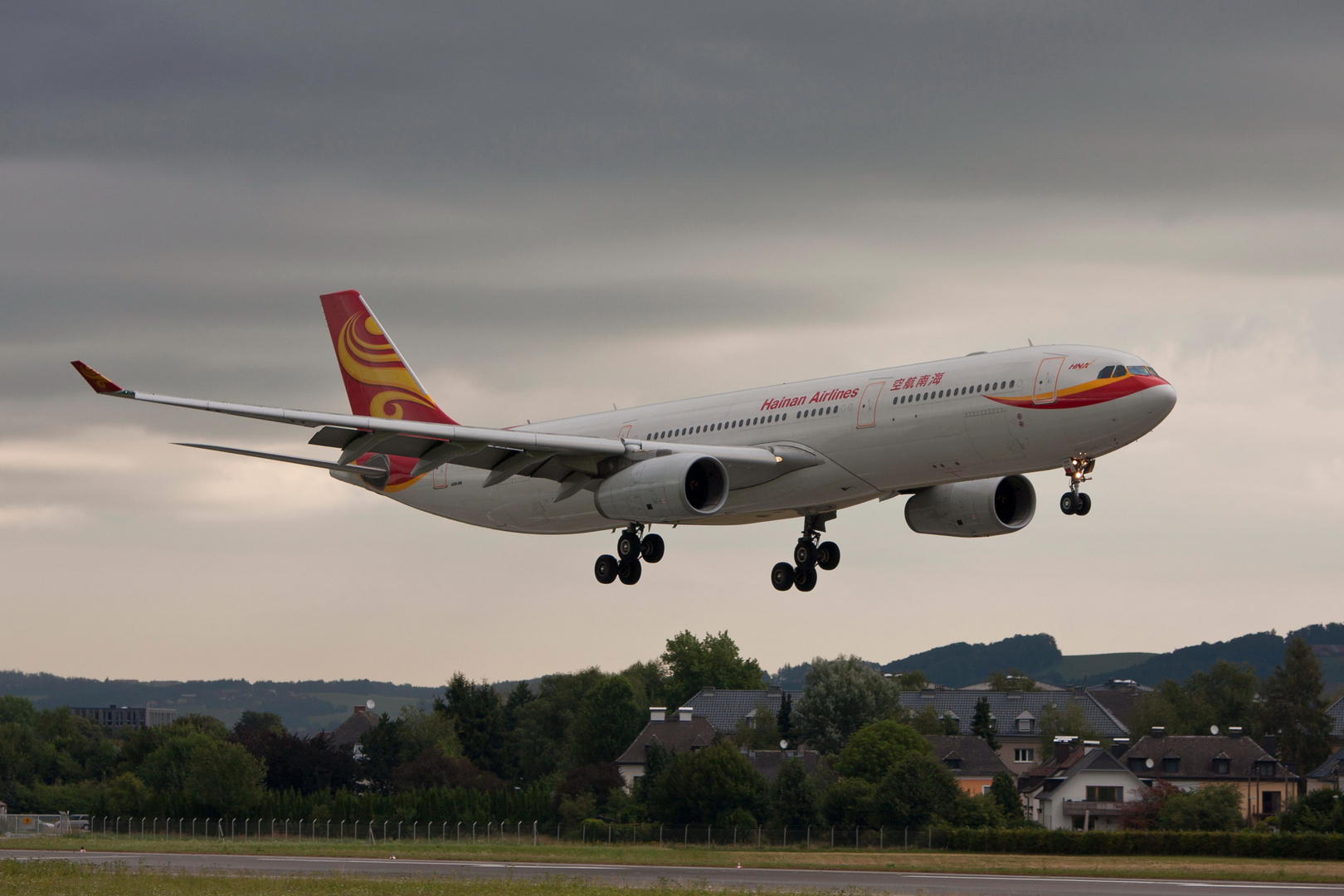 Hainan Airlines A330-300...