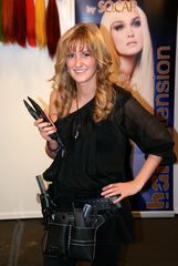 Hair & Beauty 2011: Friseurin Jessica in voller Bewaffnung