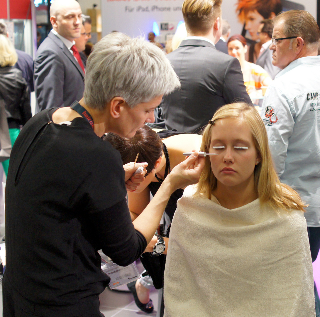 Hair & Beauty 2012: Augen zu – und durch!