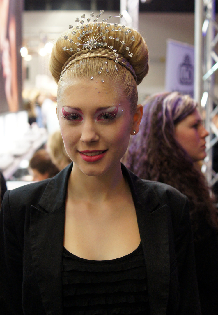 Hair & Beauty 2012: Galaktisches Diadem …