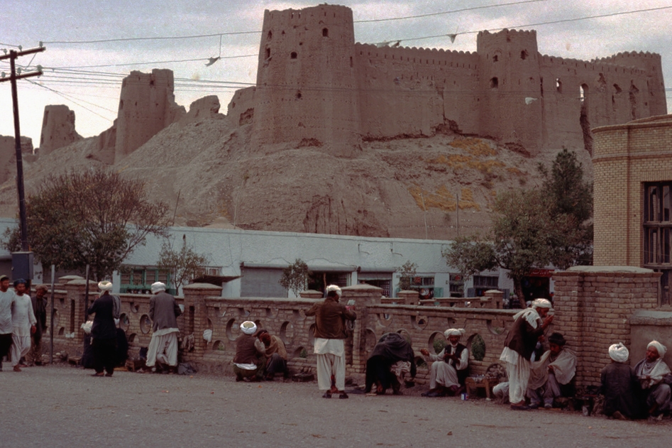 Hairdressers in front of the ancient citadel