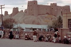 Hairdressers in front of the ancient citadel