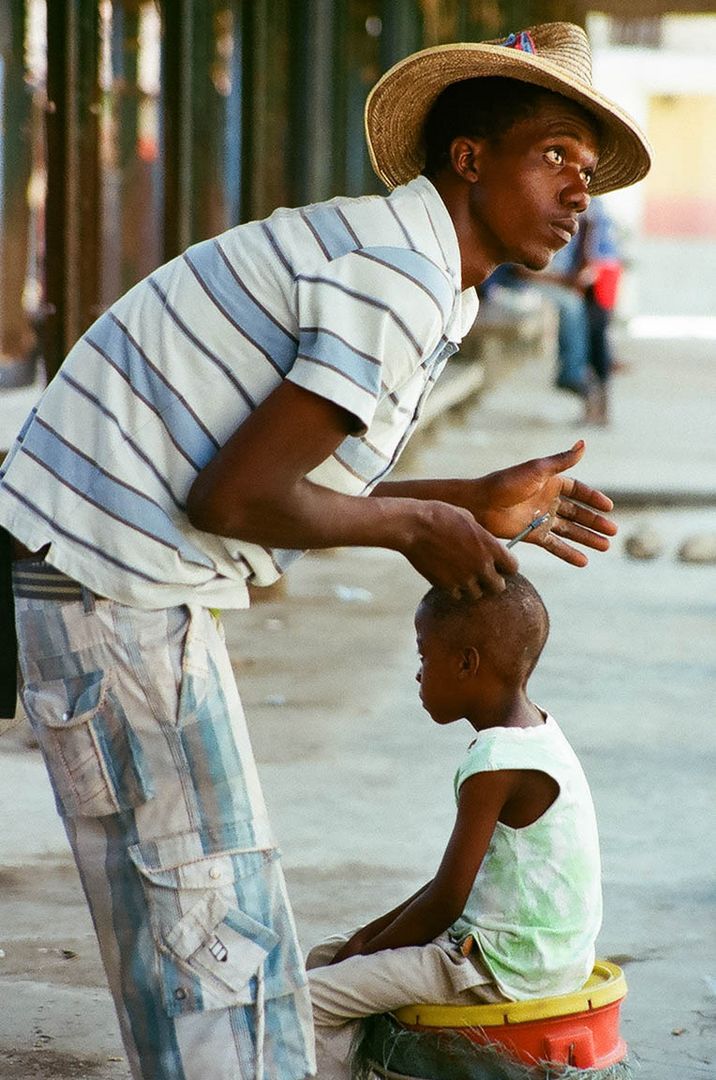 Haiti | A street Hairdresser