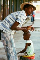 Haiti | A street Hairdresser