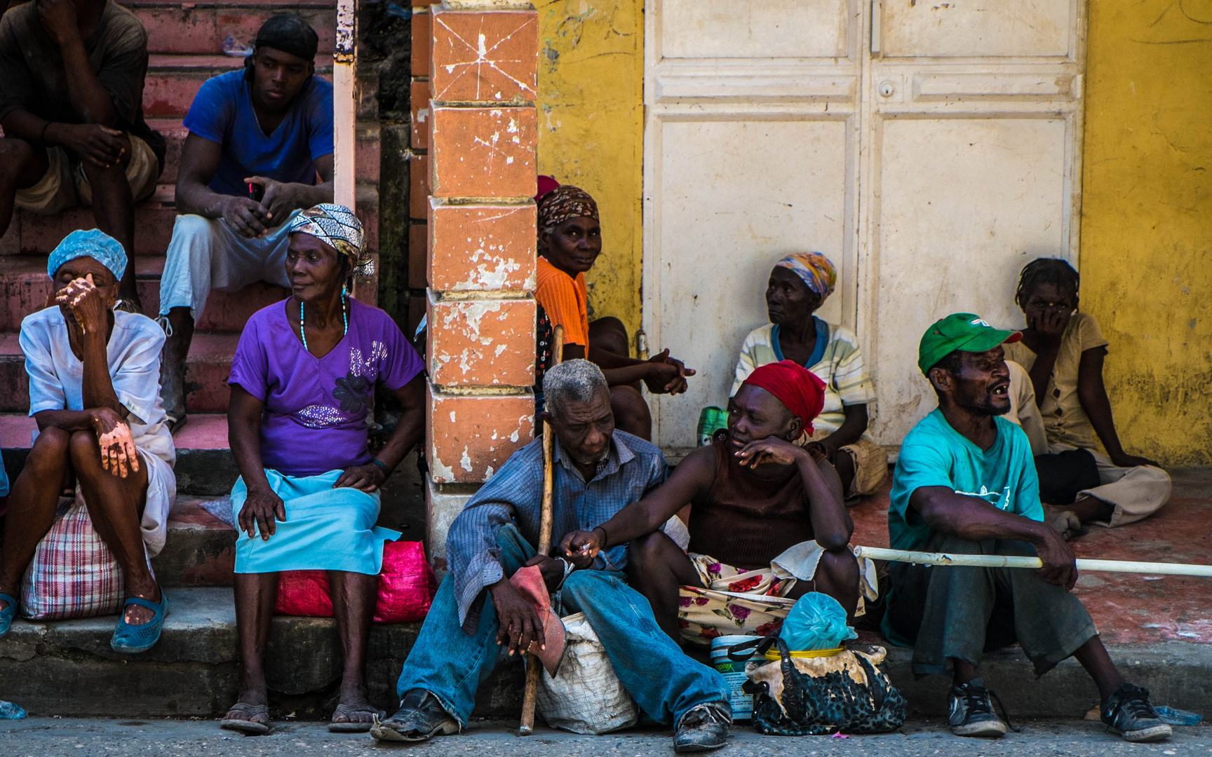 Haiti | Farmers waiting for transportation