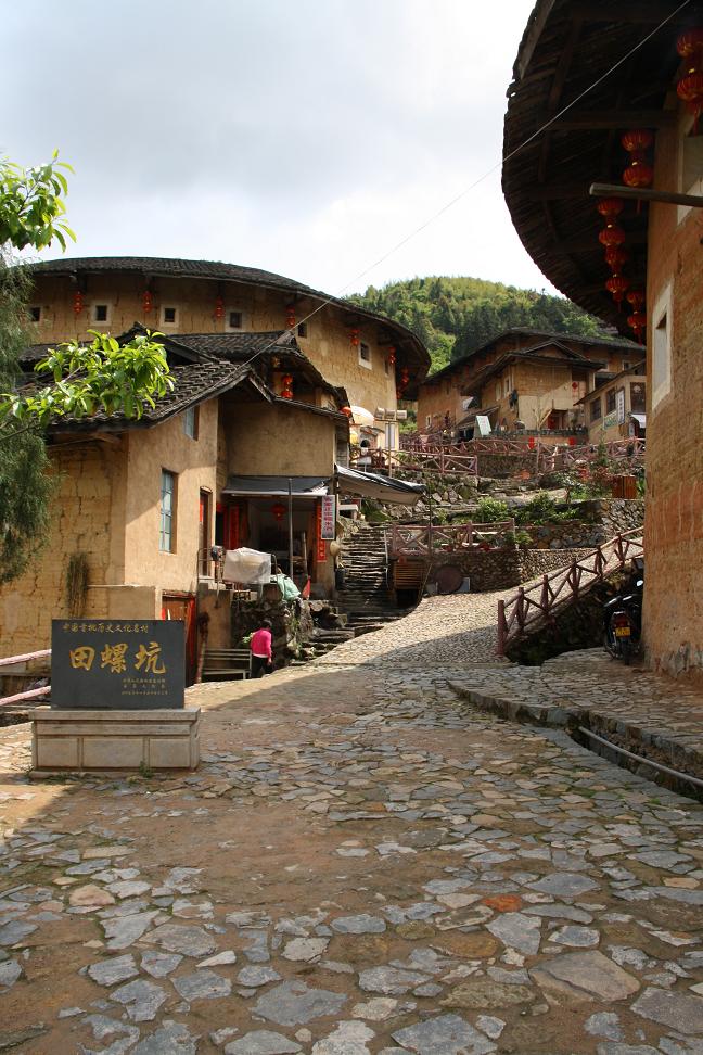 Hakka Rundbauten nahe der Stadt Xiamen ...