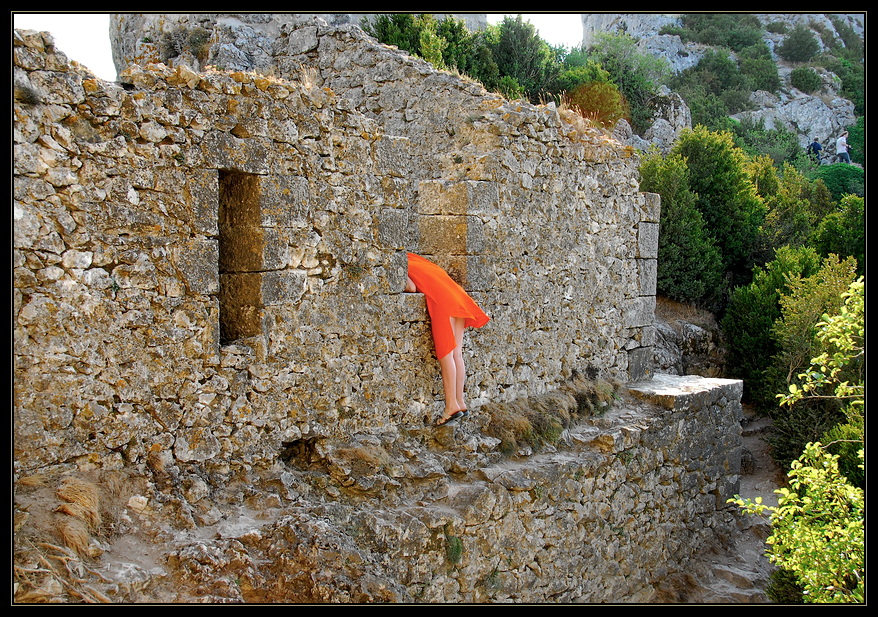 Halbe Frau auf Burg