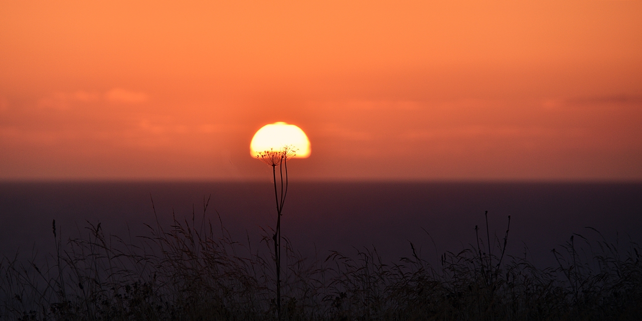 Halbe Sonne auf Stelzen