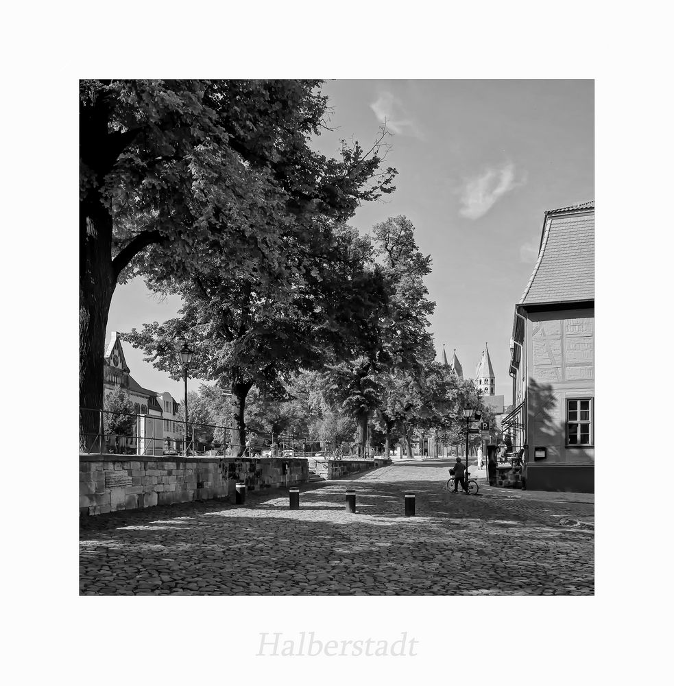 Halberstadt " Blick zur Liebfrauenkirche zu Halberstadt, am frühen Morgen...."