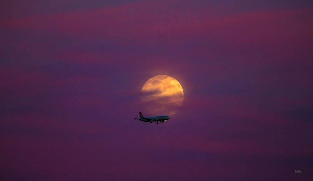 Halbmond im Vollmond