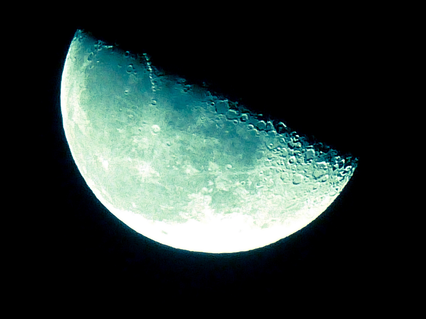 Halbmond-Schattengrenze / Krater - Meteoriteneischläge Licht u.Schattengrenze