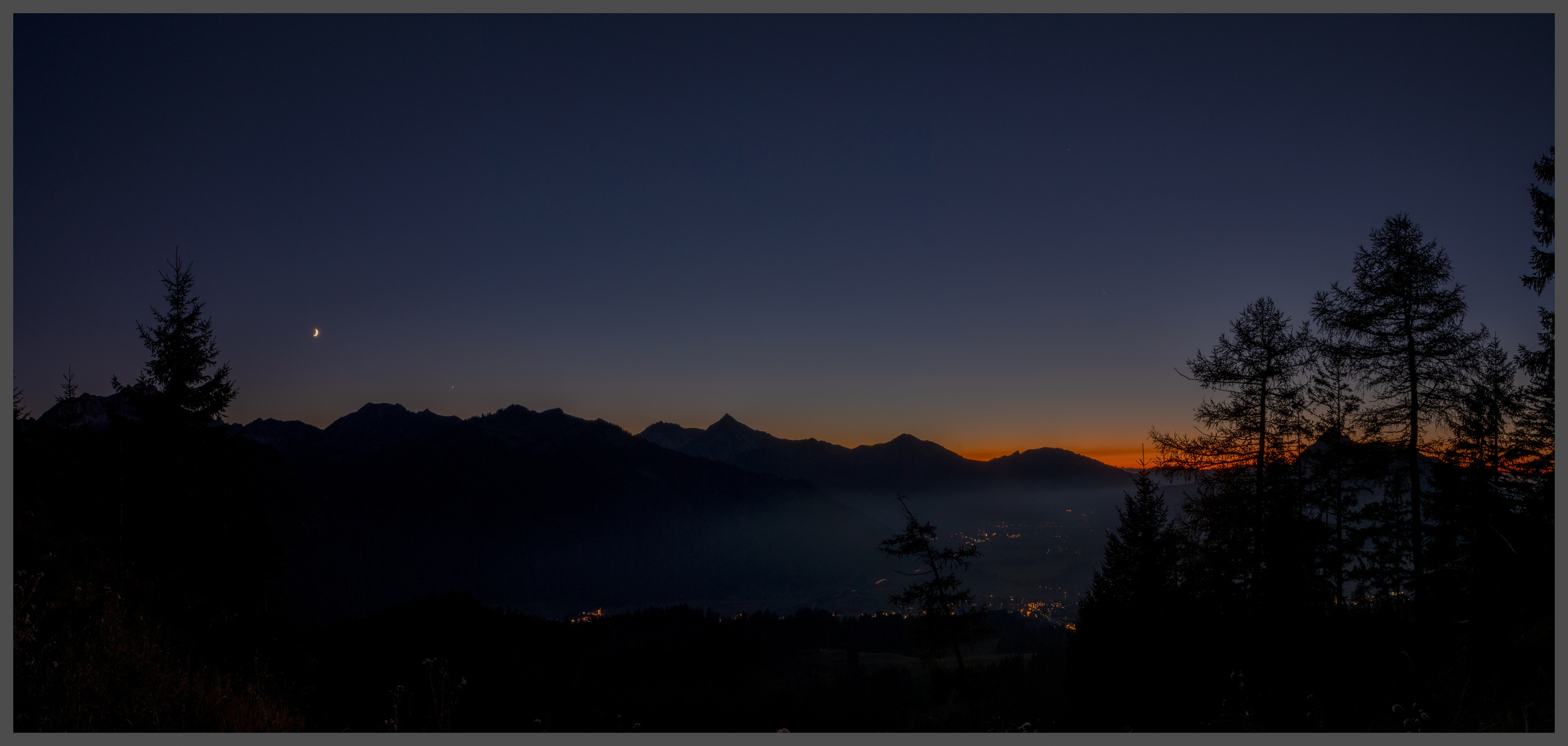 Halbmond über dem Tannheimer Tal