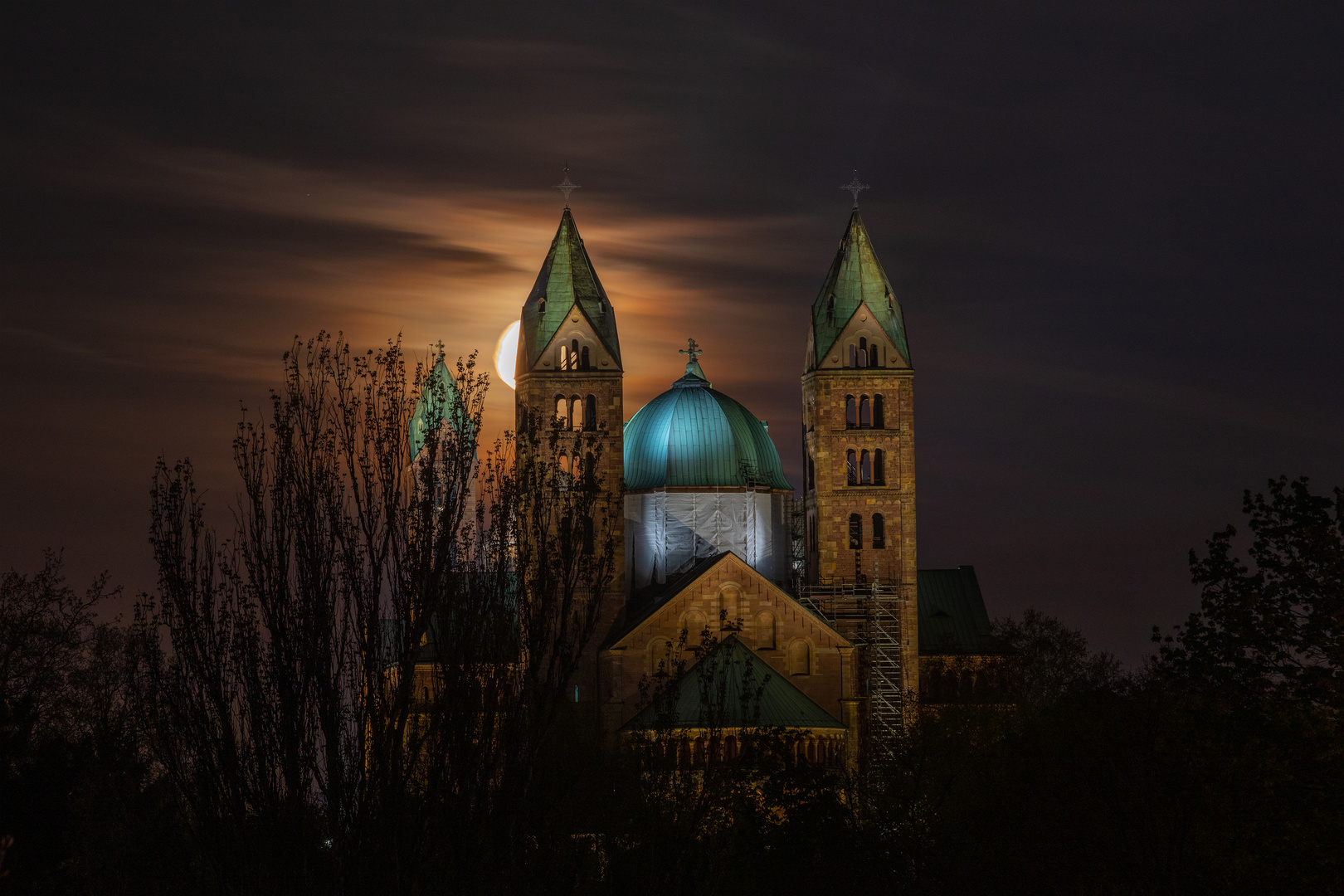 Halbmond_Kaiserdom_Speyer