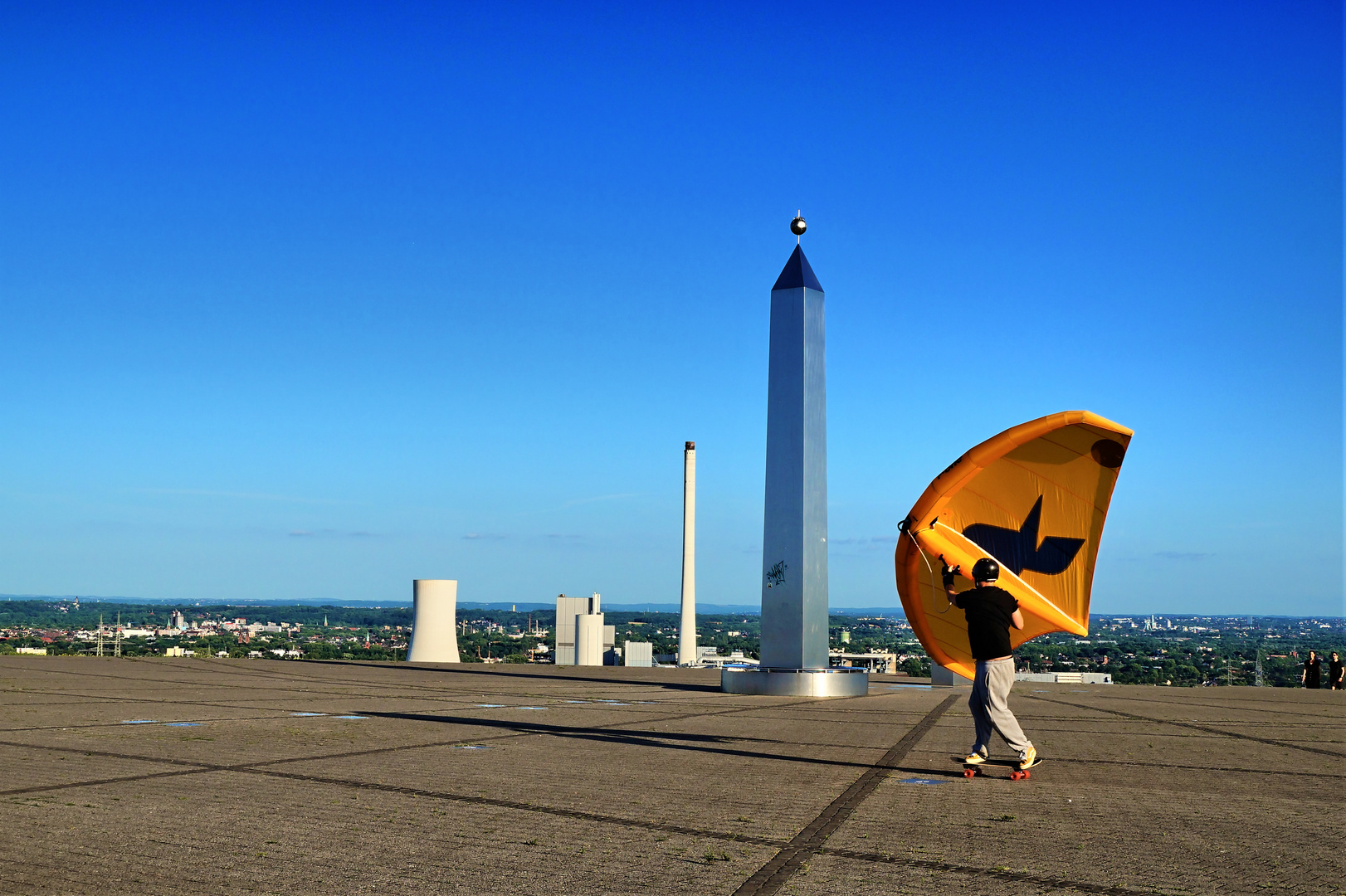 Halde Hoheward mit dem Obelisk als Schattenwerfer einer Sonnenuhr