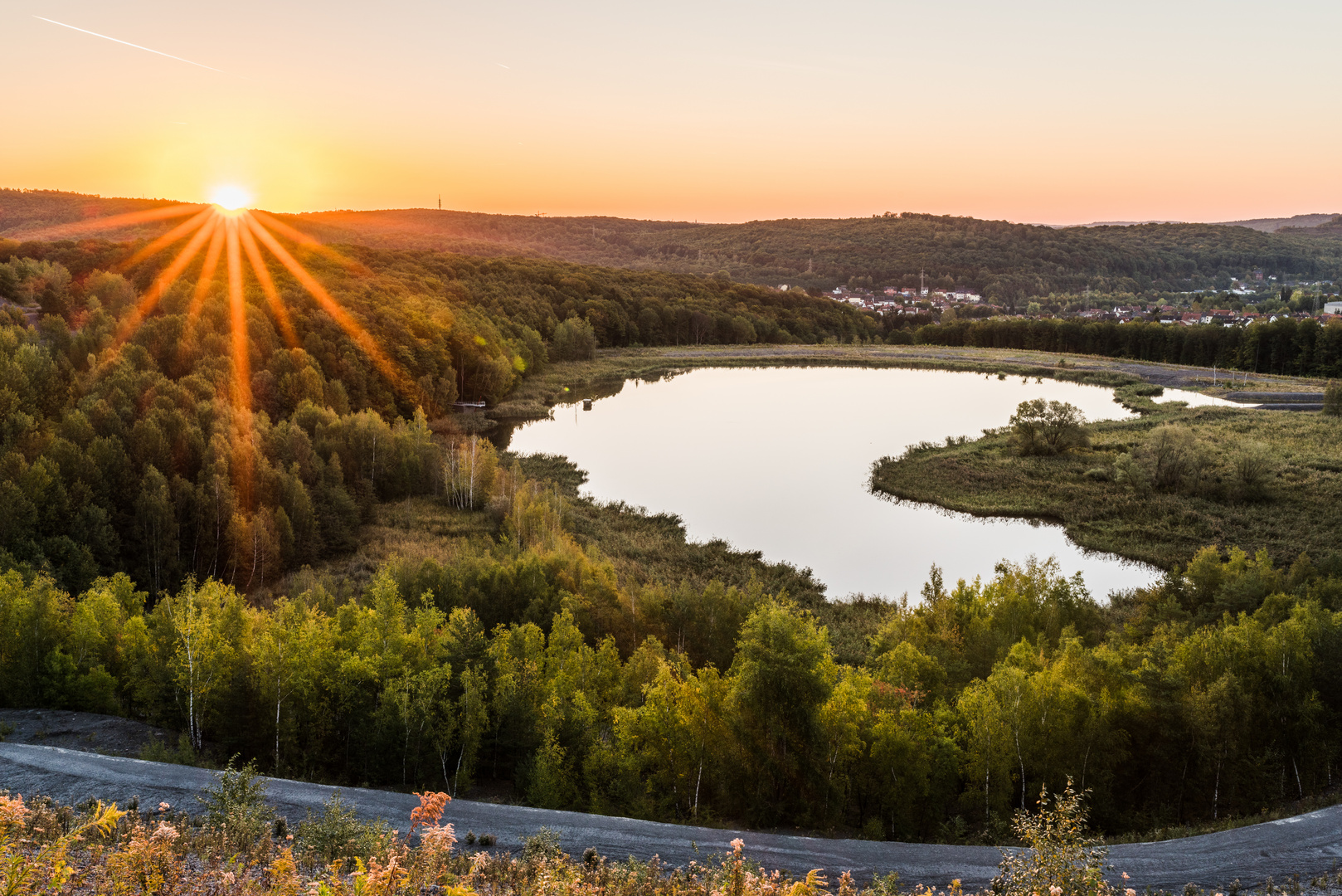 Haldenmotive, hier: Sonnenaufgang auf der Halde Göttelborn