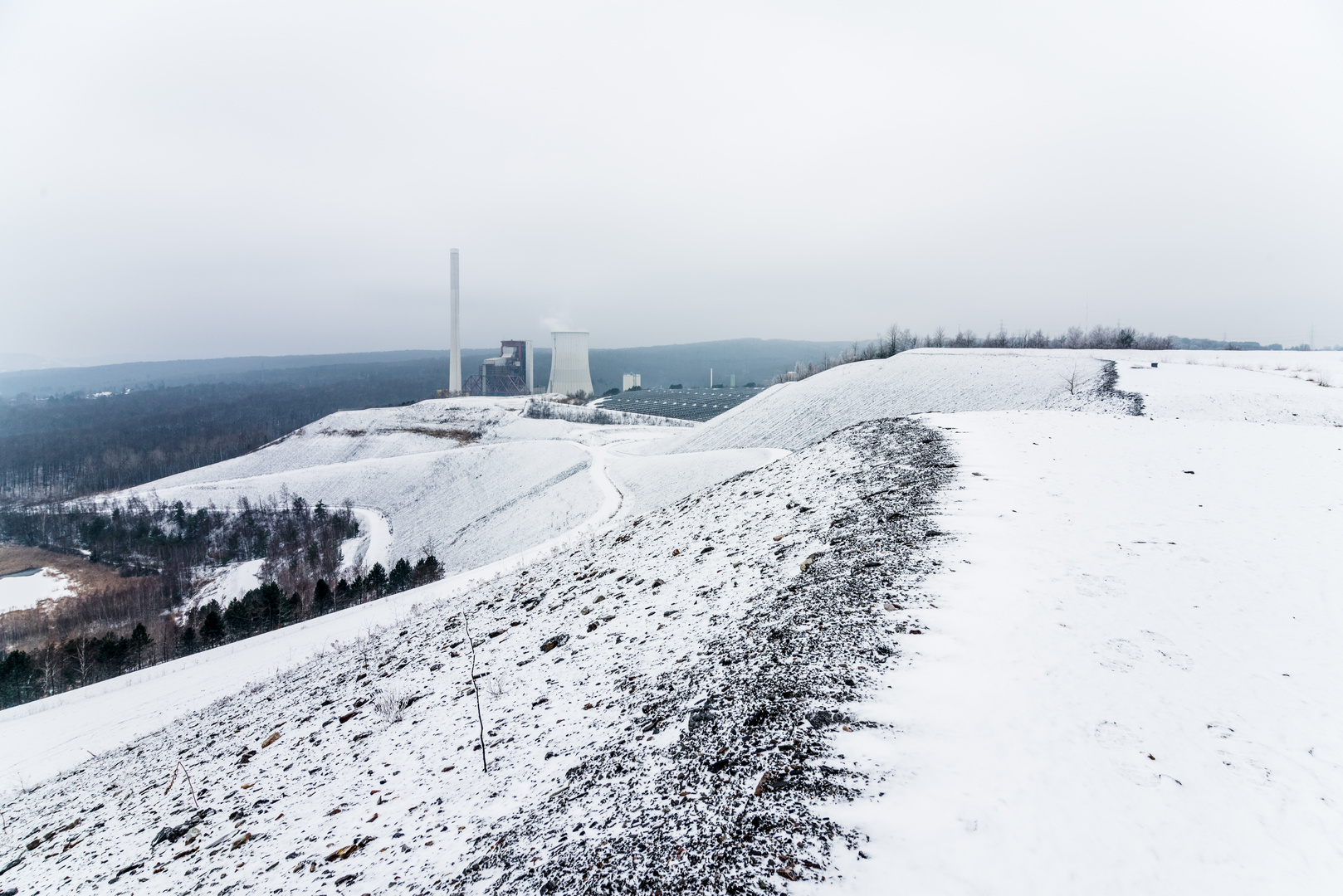 Haldenmotive, hier: Winter auf der Halde Göttelborn/Saar