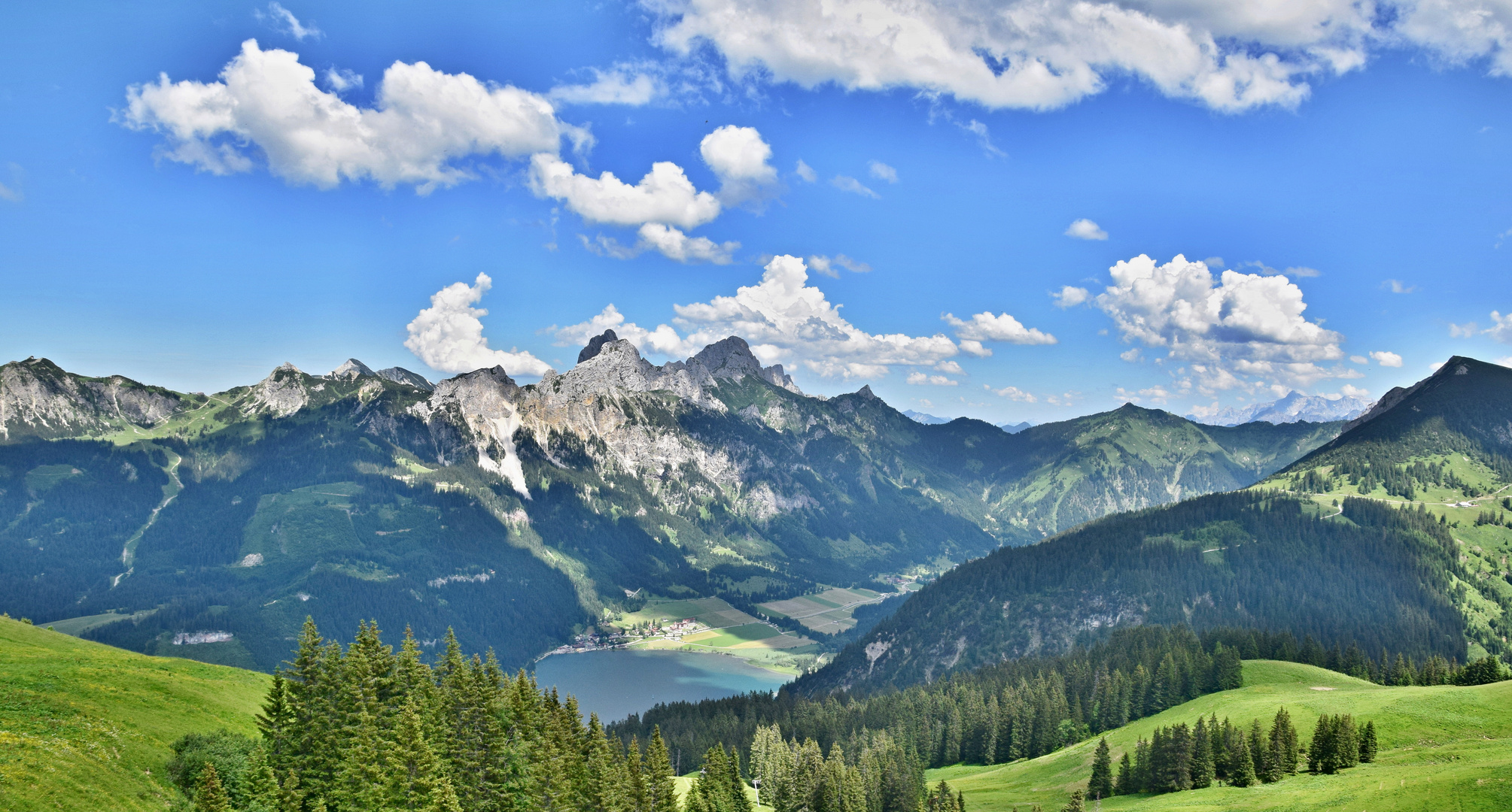 Haldensee und Gimpel mit Roter Flüh