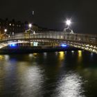 Half Penny Bridge (Dublin) bei Nacht und Regen