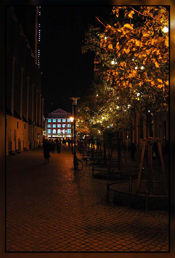 Halle bei Nacht ...