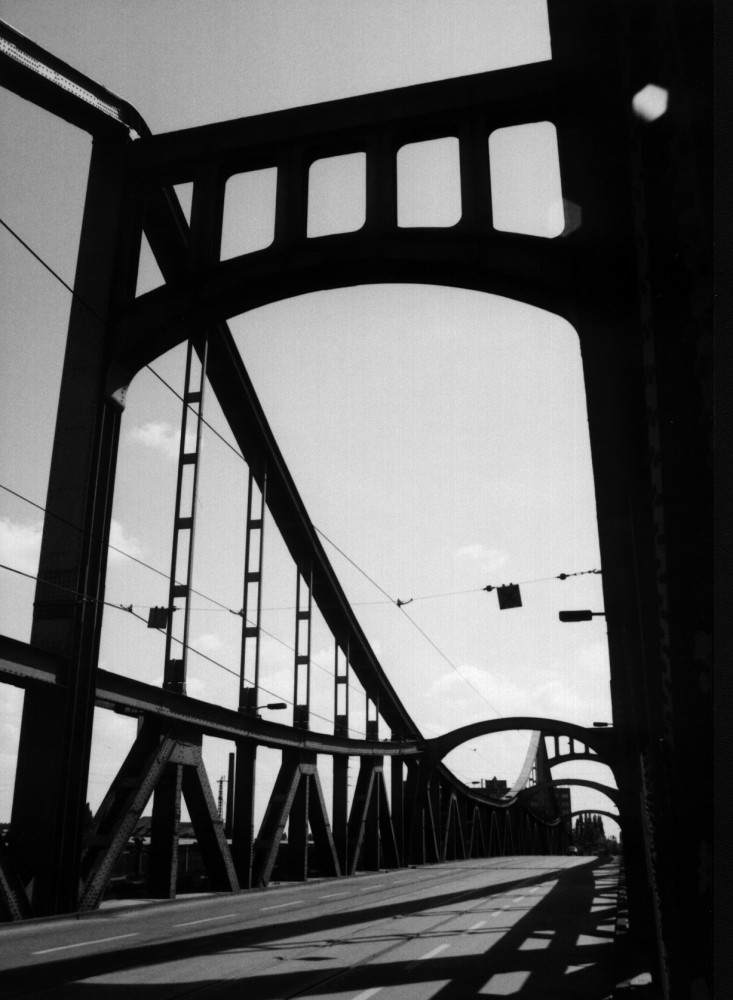 Halle: Berliner Brücke, hohe Stahlkonstruktionen