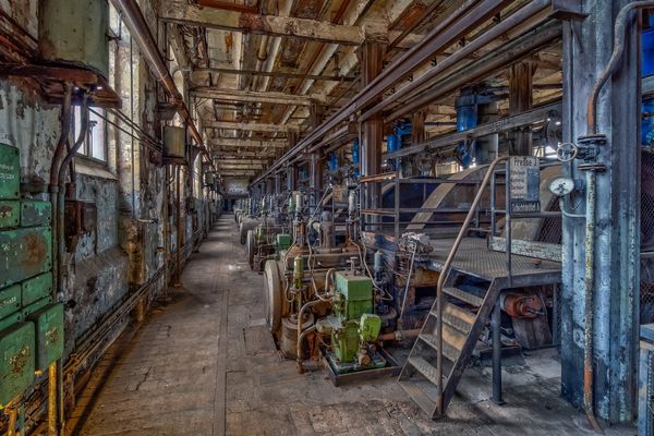 Halle mit ehemaliger Brikettproduktion