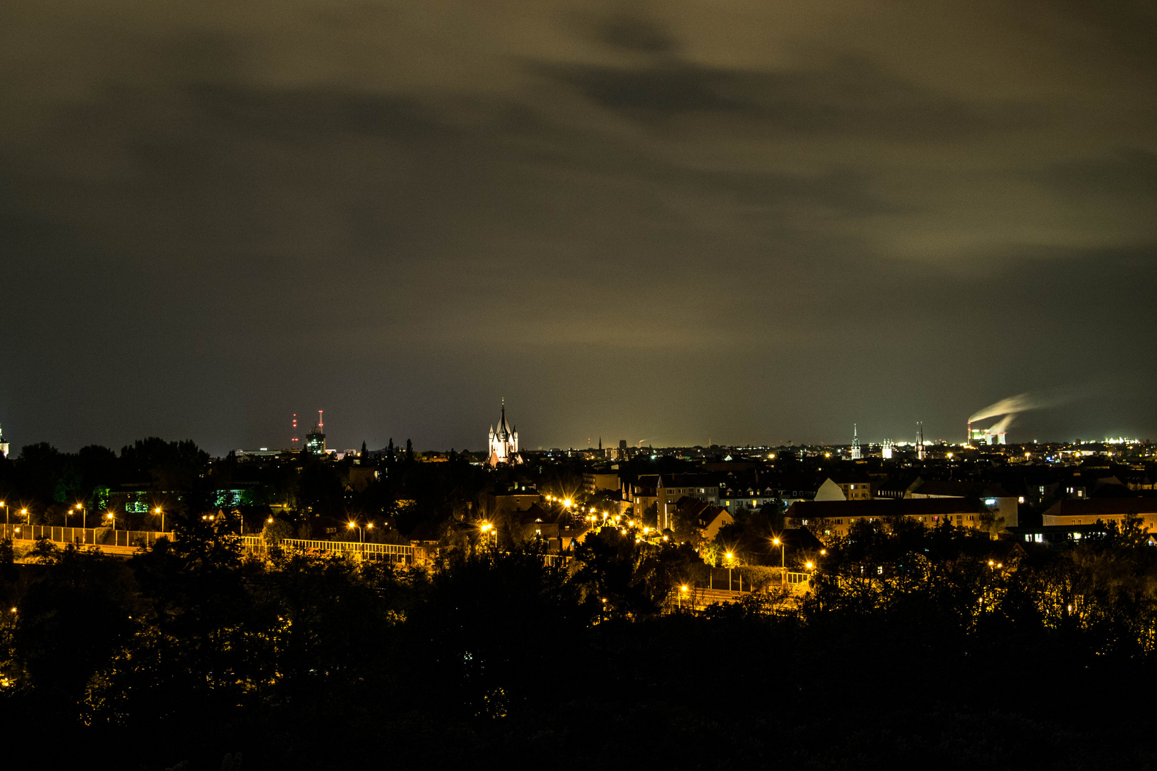 Halle (Saale) Skyline bei Nacht