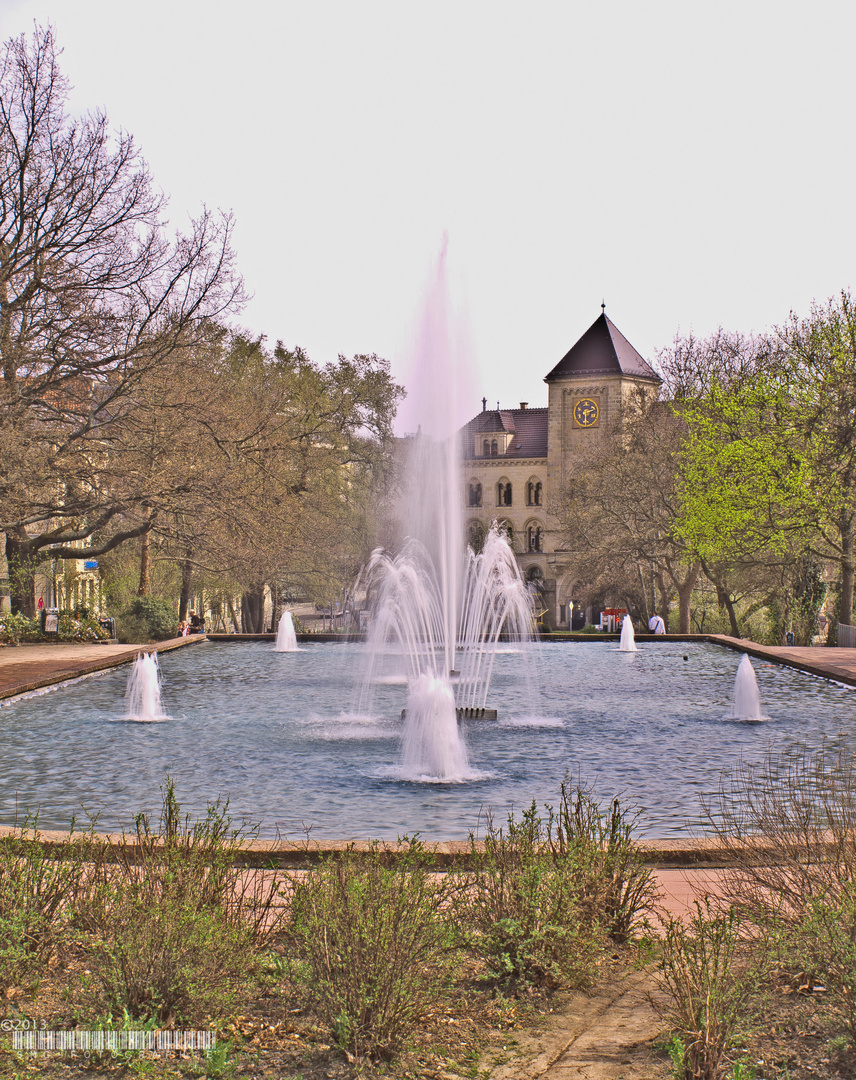 Hallenser Fontäne Joliot-Curie-Platz