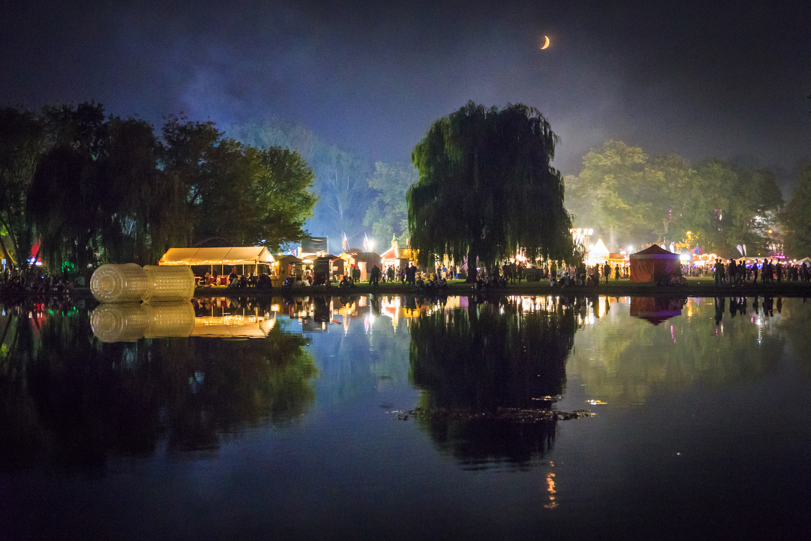 Hallenser Laternenfest bei Nacht