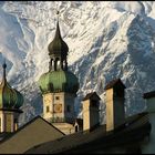 Haller Dom vor den Bergen Tirols