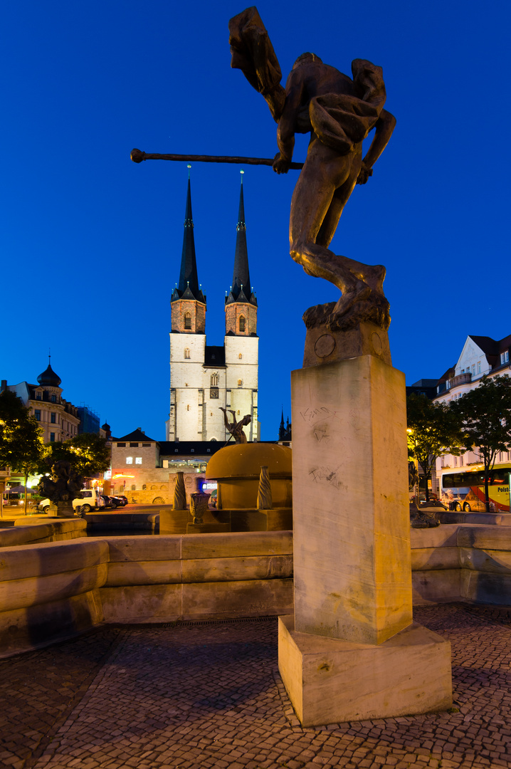 Halle/Saale Hallmarkt mit Göbel-Brunnen und Marktkirche