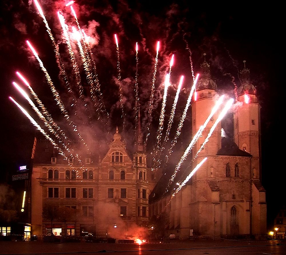 Hallesches Lichterfest vom 1. bis 3. November 2013 mit Feuershow und Feuerwerk