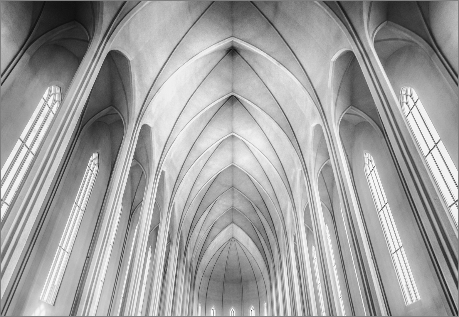 - Hallgrimskirche - 2 -