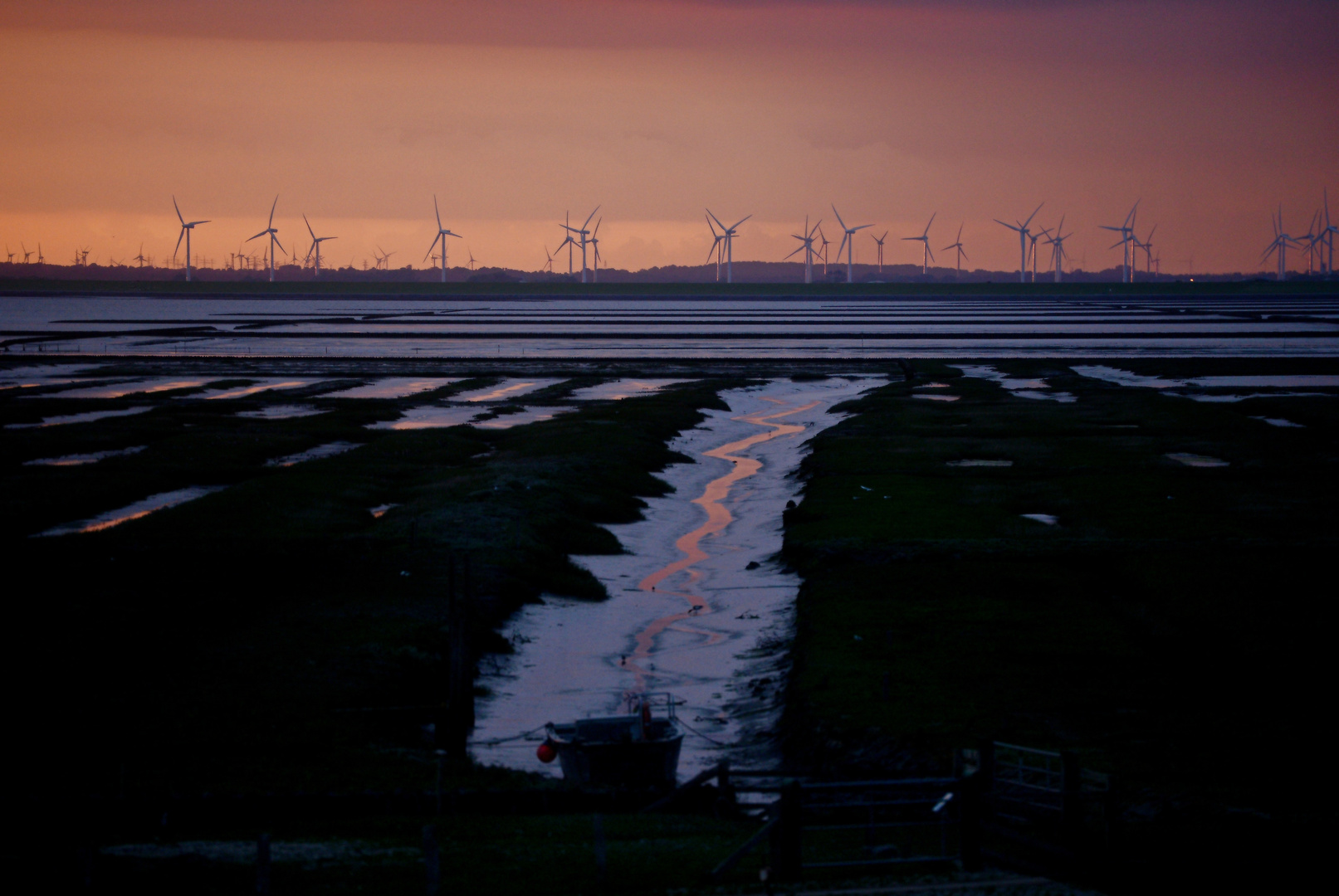 Hallig früh um 4 Uhr mit eigentümliche Farben