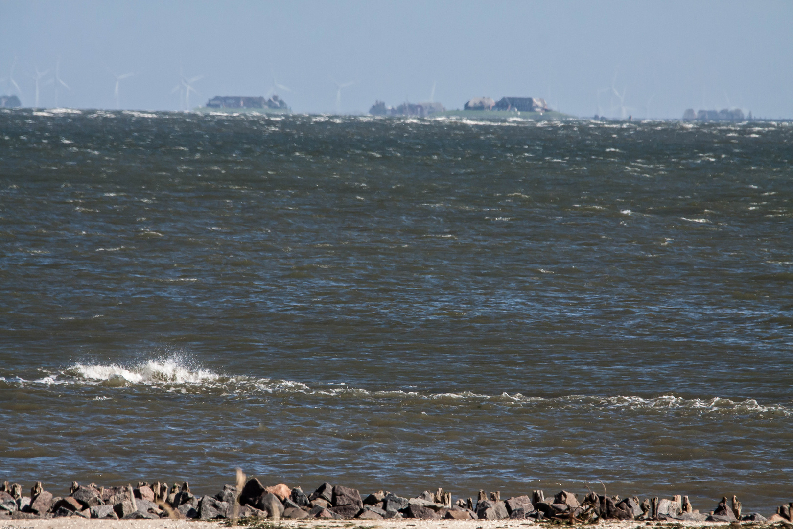 Halligen von Amrum ausgesehen