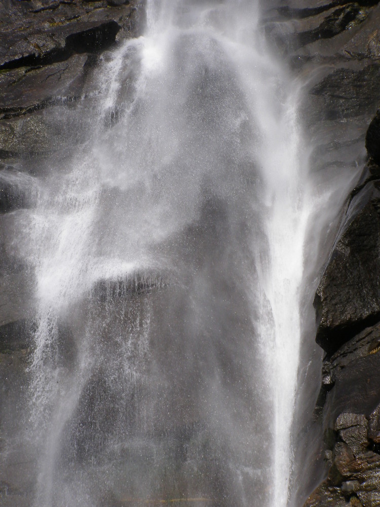 Halloween am Wasserfall