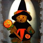 "Halloween-Bears"...DER KÜRBIS leuchtet ..hihi !!!
