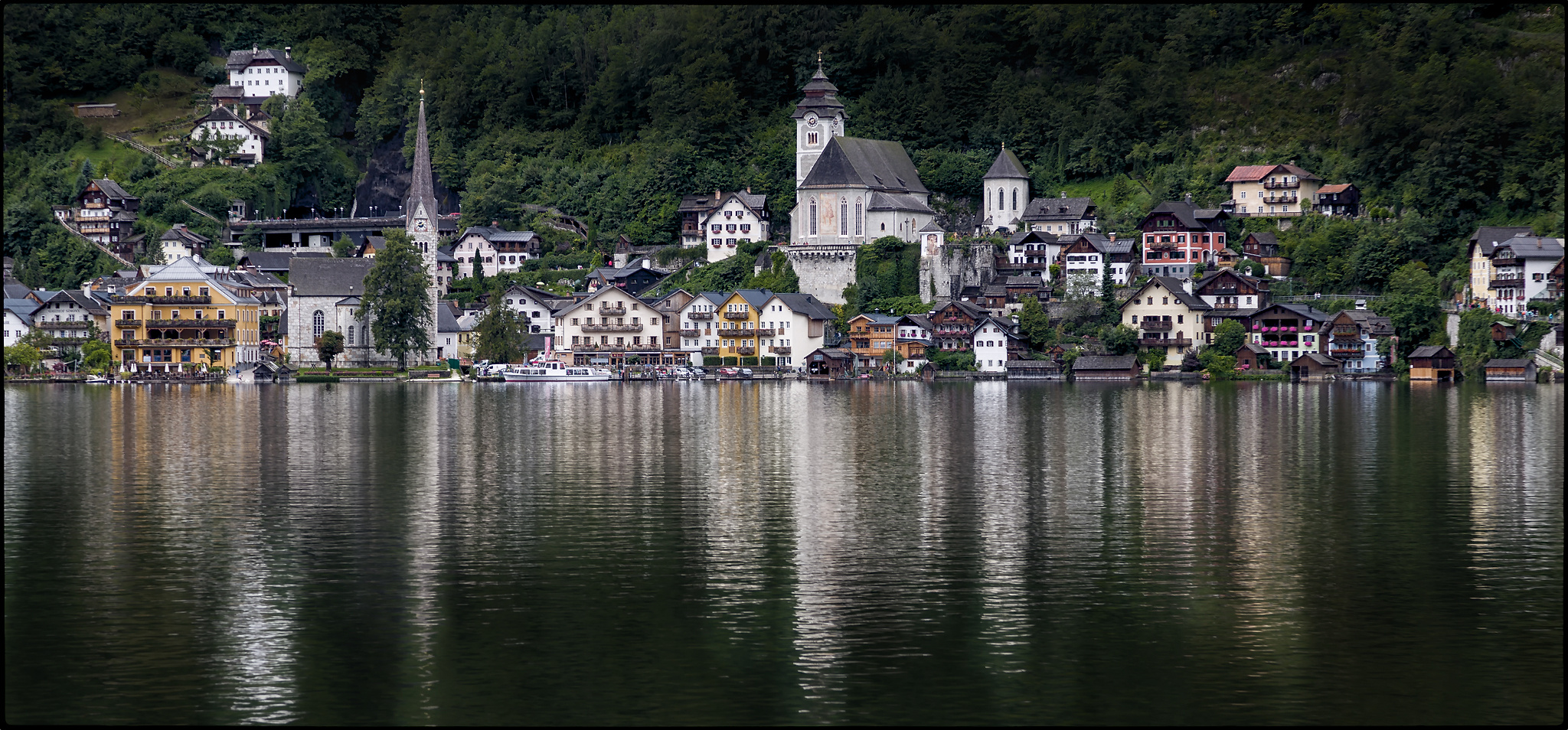 Hallstadt vom See aus gesehen.