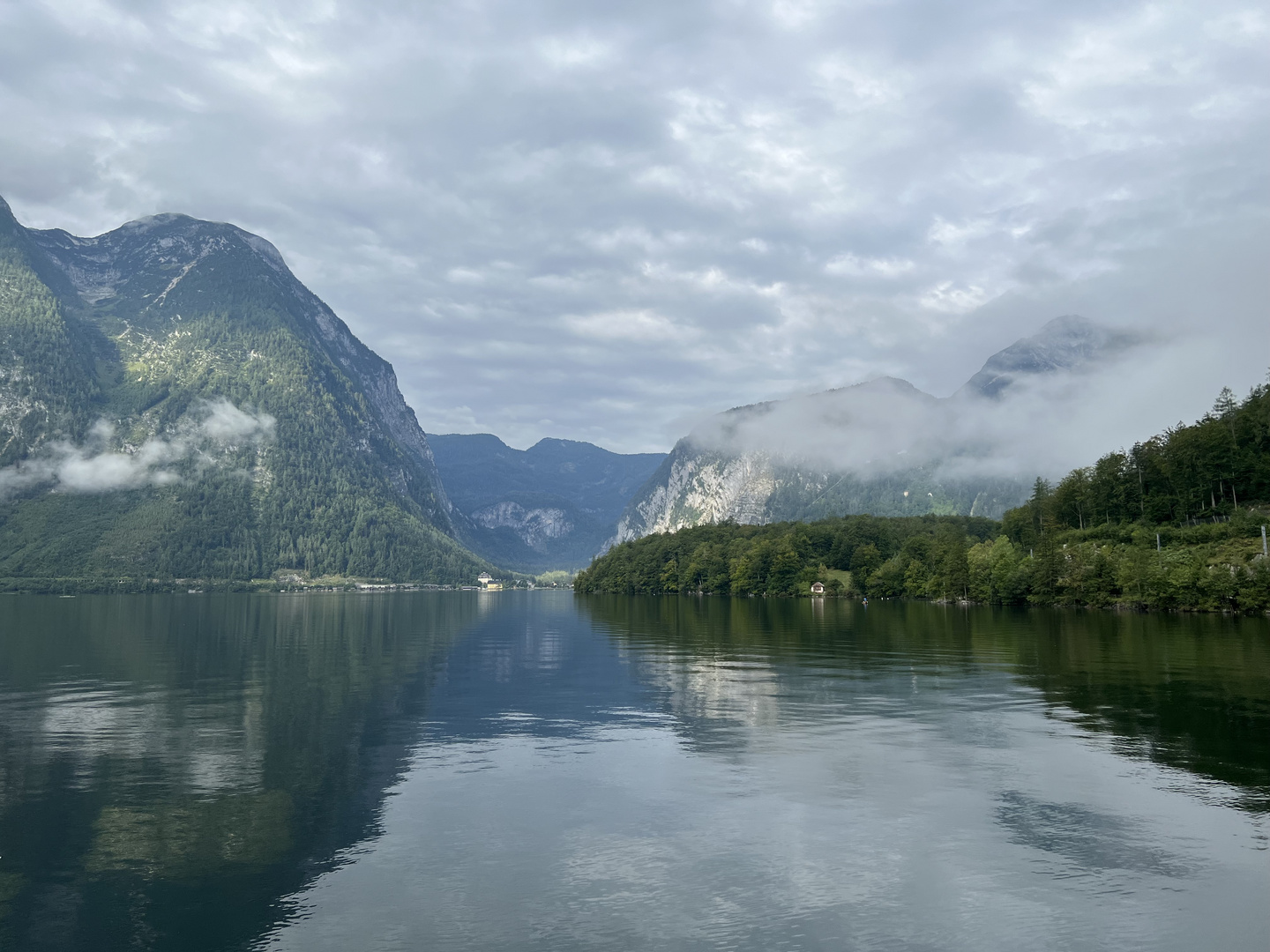 Hallstätter See am Morgen