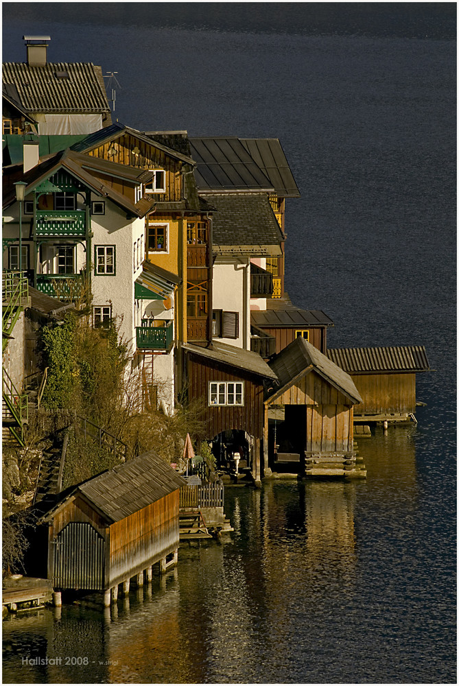 Hallstatt - Häuser wie Schwalbennester am See