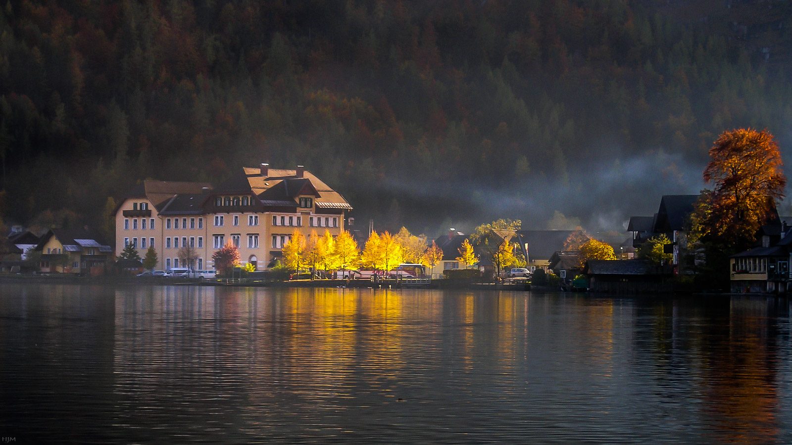 Hallstatt in herbstlicher Sonne