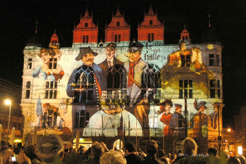 Halluminiation auf Halles Marktplatz im Juli 2007