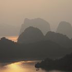 Halong Bay in den Abendstunden