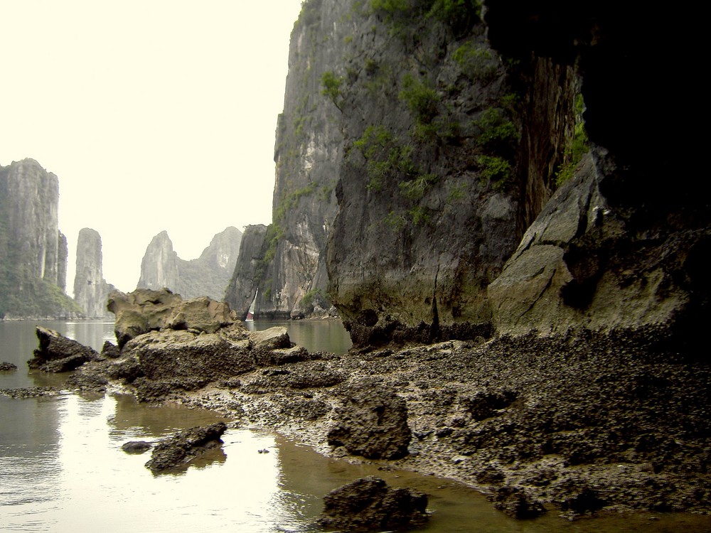 Halong Bay Vietnam von Peter J. Winter 